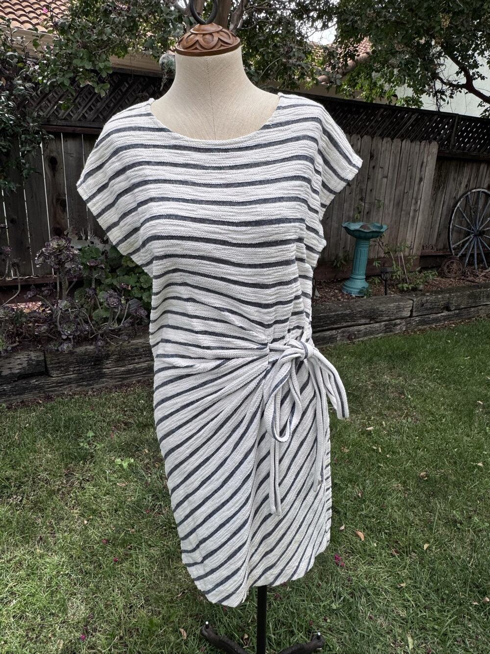 LOFT Women's S White Striped Knit Knee Length Dress Short Cap Sleeve Casual
